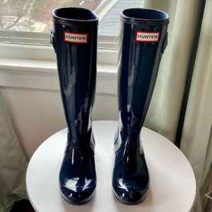 Hunter Original Tour Gloss Rain Boots In Navy